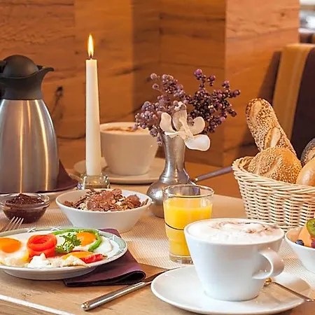 Hotel Gaestehaus Dorf-alm